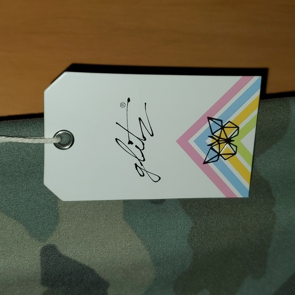 Glitz Camo Top 2X - Picture 4 of 7